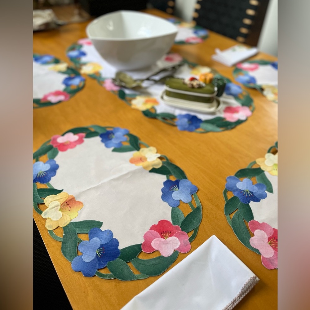 🆕Rare 15 Piece Floral Cutwork Table Linen Set (Placemats, Napkins, Runners)